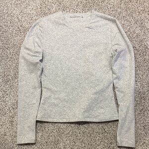 Abercrombie & Fitch Light Gray Long Sleeve Tee